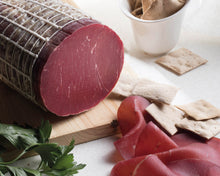 Carica l'immagine nel visualizzatore di Gallery, Bresaola della Valtellina IGP | taglio punta d'anca a metà 1,5 kg ca.