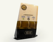 Carica l'immagine nel visualizzatore di Gallery, Parmigiano Reggiano 26 mesi 1 kg ca.